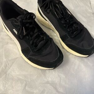 Puma Men's Black Sneakers Size 6